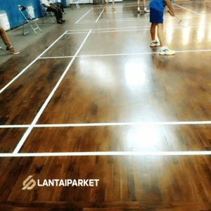 Lantai Parket Lapangan Badminton