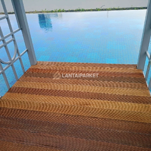 Lantai Parket di Bangkalan