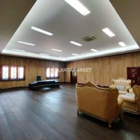 Lantai Kayu Dawan, Klungkung, Bali