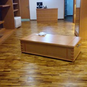 Perbedaan Parket dan Flooring Kayu: Panduan Lengkap 2026 4 Jati Parket Blok Solid T&G B Grade