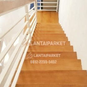 Estetika Tangga Rumah dengan Lantai Parket Kayu 2026 9 Lantai Parket Indonesia 122