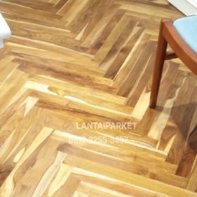 Lantai Herringbone: Harga per m2 SPC dan Parket Jati, Bedanya dengan Chevron 2 Lantai Parket Indonesia 9