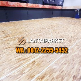Renovasi lapangan basket kayu
