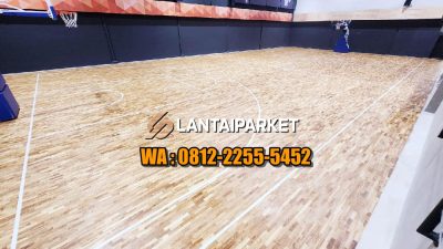 Renovasi lapangan basket kayu