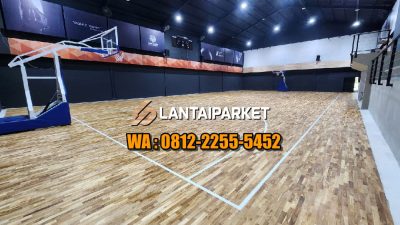 Renovasi lapangan basket kayu