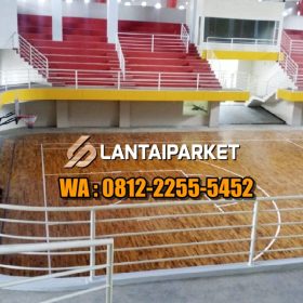 Renovasi lapangan basket kayu