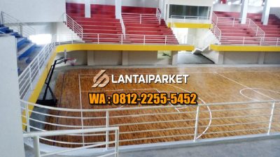 Renovasi lapangan basket kayu