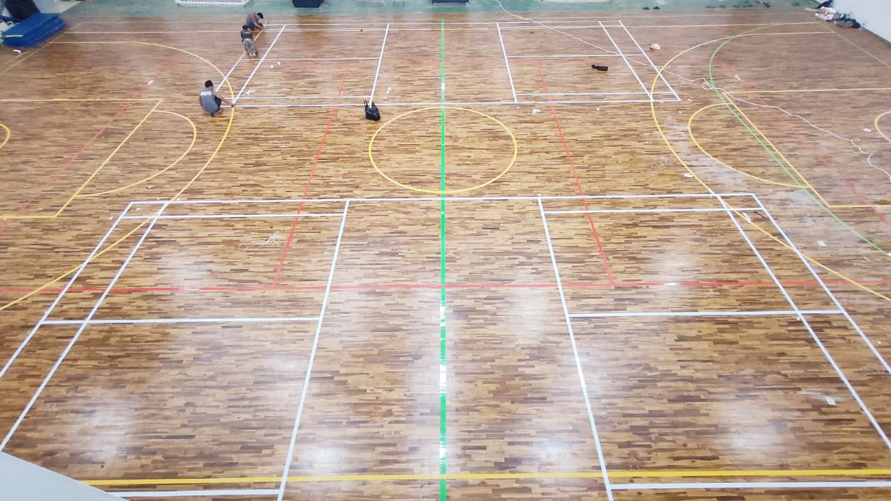 Instalasi Lantai Parket Lapangan Basket Profesional di Singapore Intercultural School Surabaya Instalasi Lantai Parket Lapangan Basket Profesional di Singapore Intercultural School Surabaya