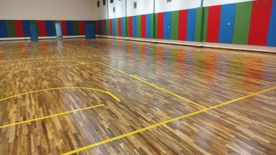 Lantai Kayu Lapangan Basket di Singapore Intercultural School (SIS) Surabaya.