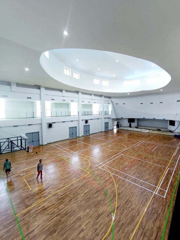 Pemasangan Lantai Lapangan Basket Kayu di Singapore Intercultural School Surabaya Pemasangan Lantai Lapangan Basket Kayu di Singapore Intercultural School Surabaya