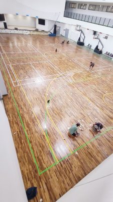 Jasa Pembuatan Lapangan Basket Indoor Lantai Kayu: Biaya 2026 dan Alur Proyek 8 Proyek Lantai Parket Lapangan Basket Surabaya Singapore Intercultural School
