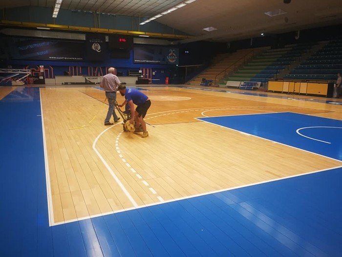 Jasa pasang lantai parket lapangan basket lantaiparket.id