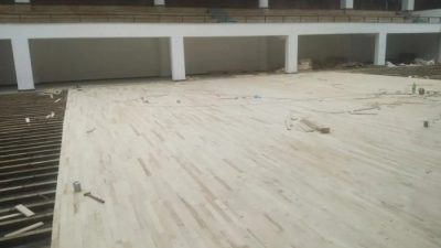 Jasa pasang lantai kayu lapangan basket lantaiparket.id