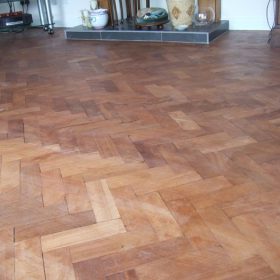 Parquet floor restoration | The Floor Restoration Company Cara Mengatasi Pengelupasan Lapisan Finishing pada Lantai Parket Lapangan Basket