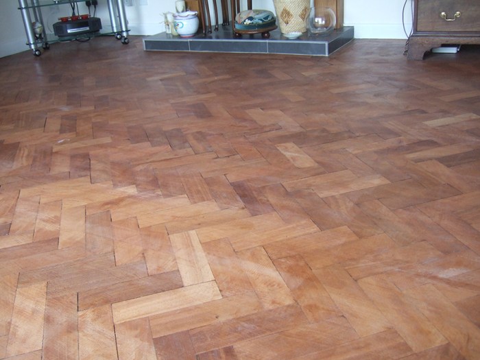 Parquet floor restoration | The Floor Restoration Company Cara Mengatasi Pengelupasan Lapisan Finishing pada Lantai Parket Lapangan Basket