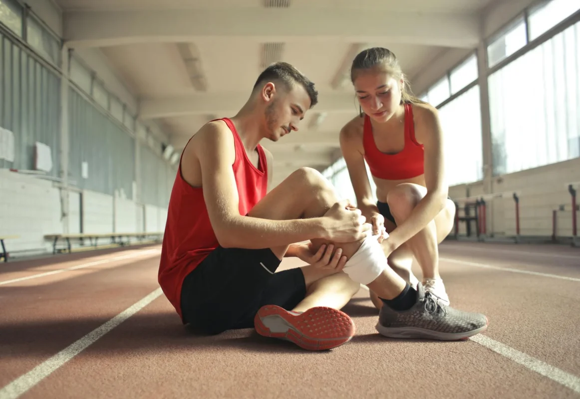 Foto oleh Andrea Piacquadio di Pexels Athlete Injury Basketball Player