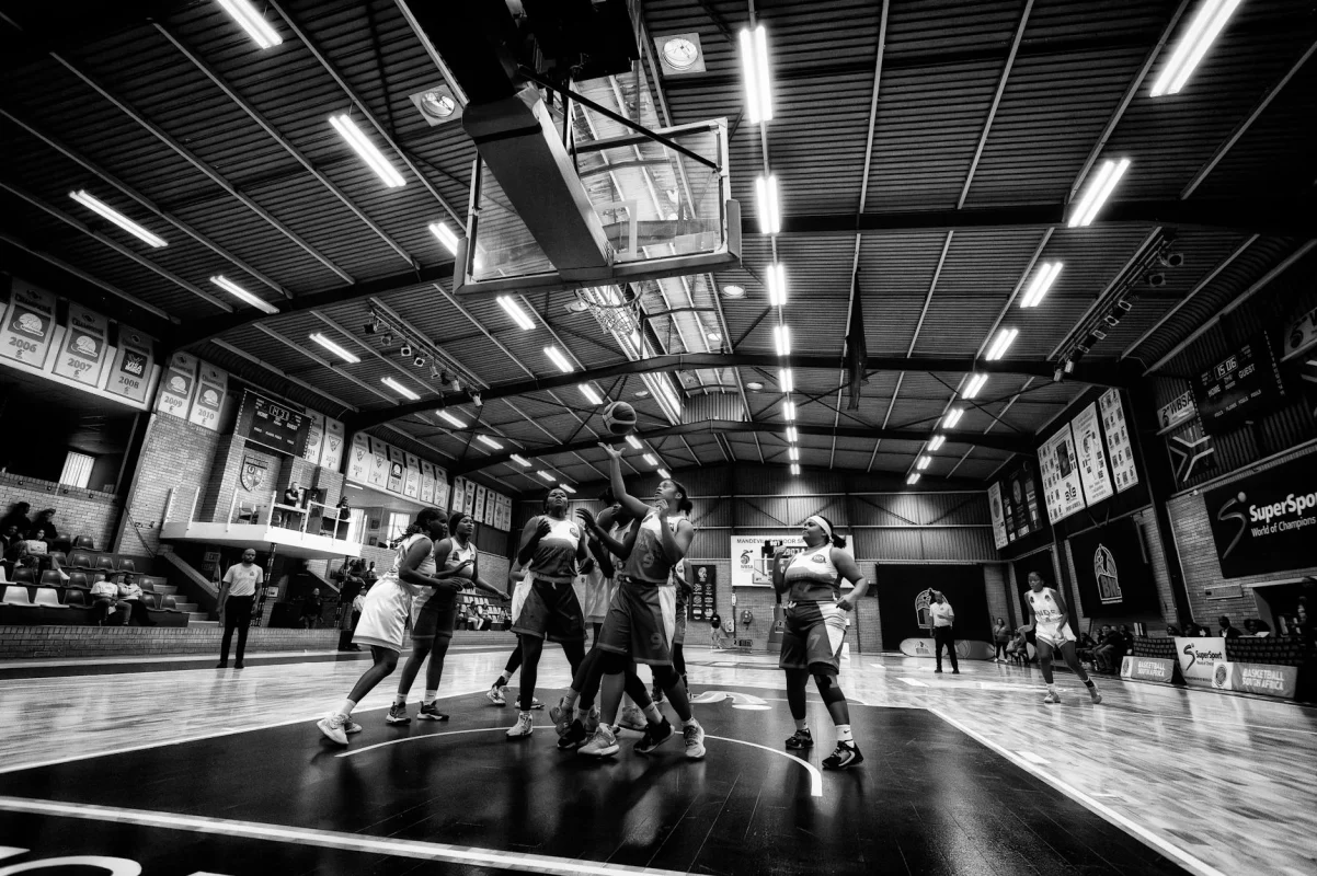 Foto oleh Chris Harvey di Pexels Basketball Arena Sports Stadium