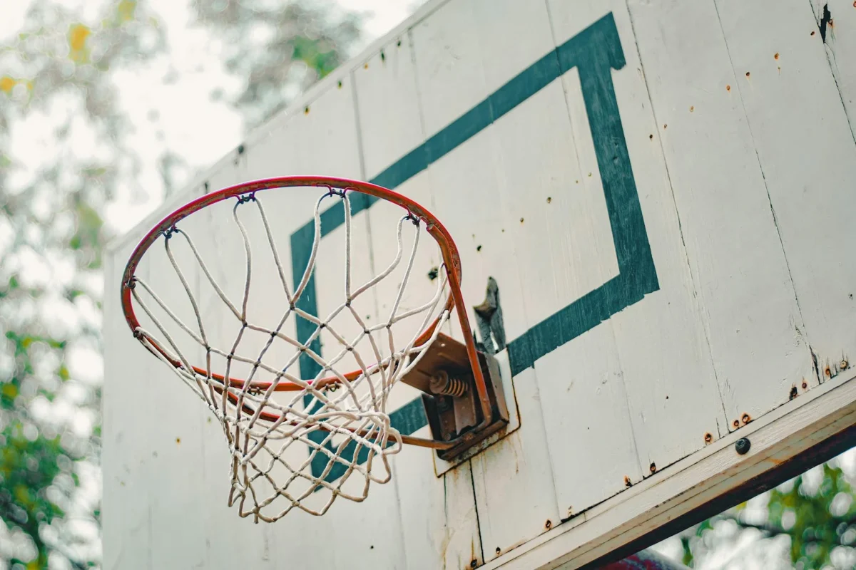 Solusi Lantai Kayu Basket Menggelembung & Jasa Pasang 2026 1 Basketball Court Wood Humidity Damage