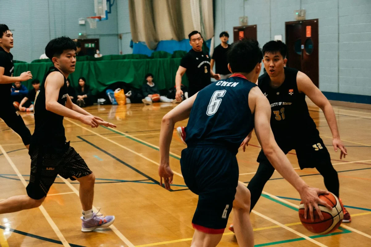 Foto oleh Zekai Zhu di Pexels Basketball Game Floor Installer