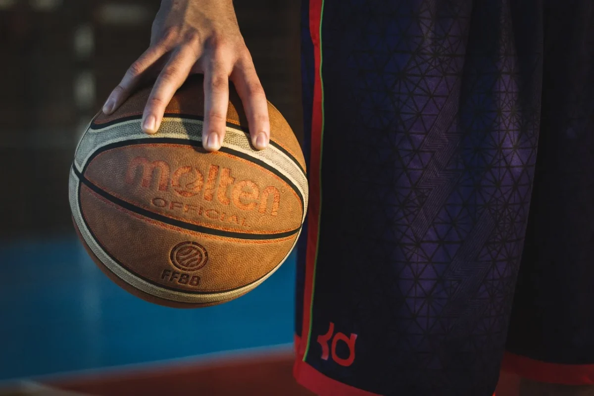 Jasa Pasang Lantai Kayu Basket Bonasport Terbaik 2026 5 Basketball Player Indoor Gym