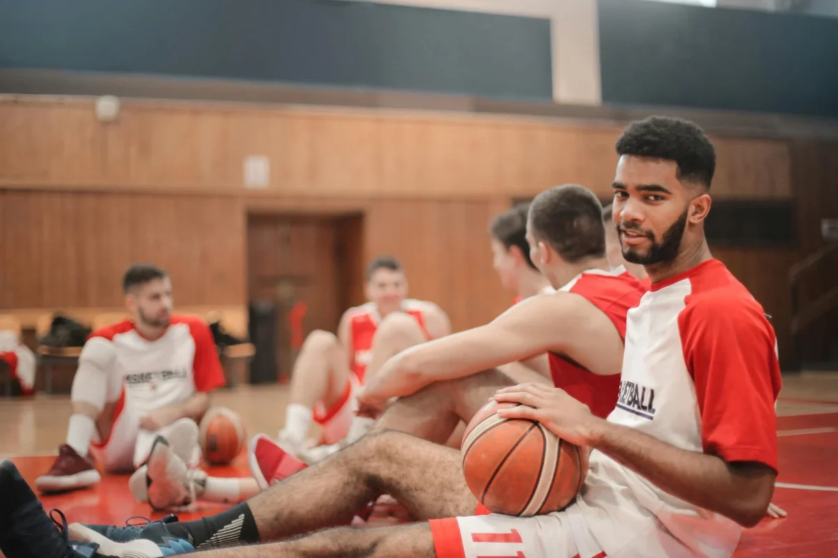 Jasa Pasang Lantai Kayu Lapangan Basket Sekolah 2026 5 Basketball Player Indoor Sports