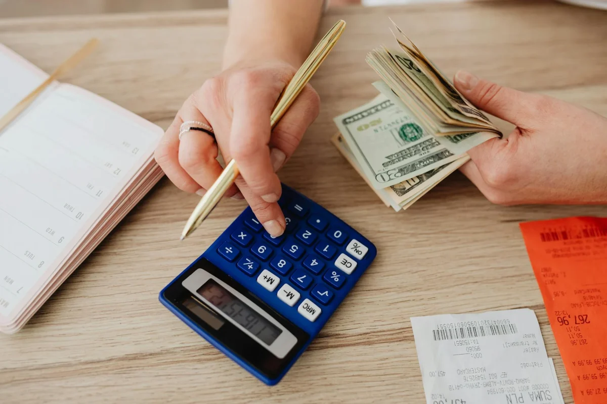 Dekorasi Dinding Parket Kayu: Tren Elegan 2026 7 Budget Planning Calculator