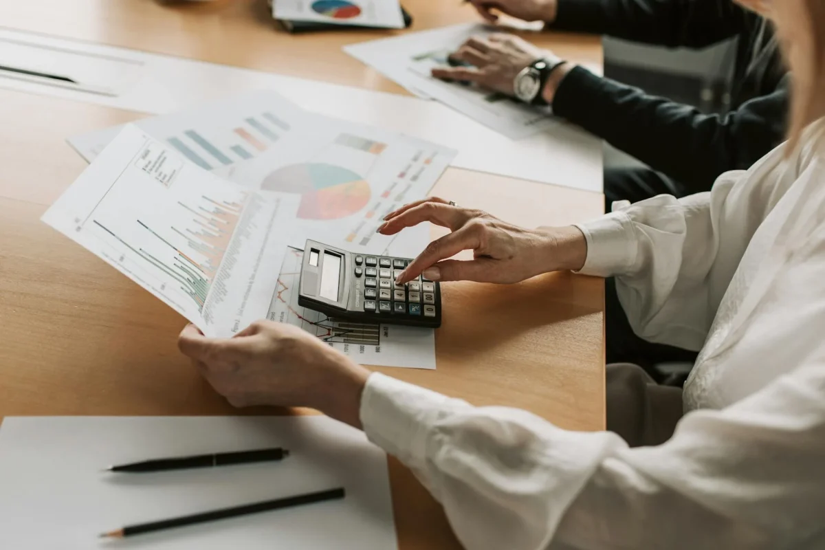 Pabrik Lantai Kayu Basket Terbaik & Jasa Pasang 2026 6 Budget Planning Calculator Business Meeting