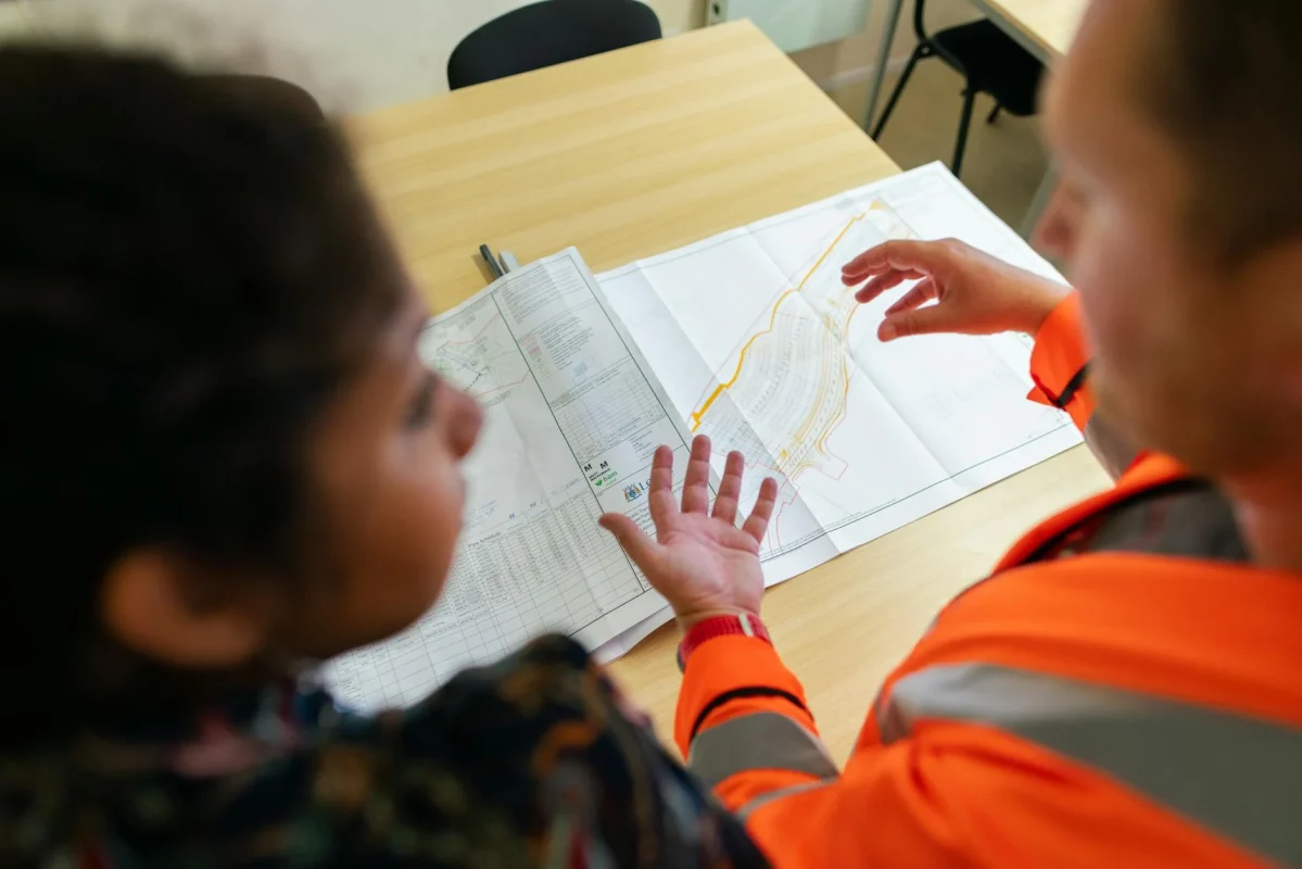 Foto oleh ThisIsEngineering di Pexels Business Consultation Architectural Plan