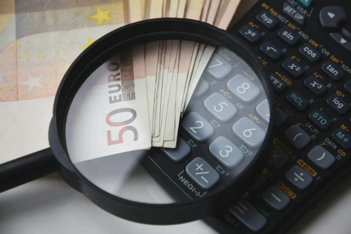 Foto oleh Pixabay di Pexels Calculator Investment Concept
