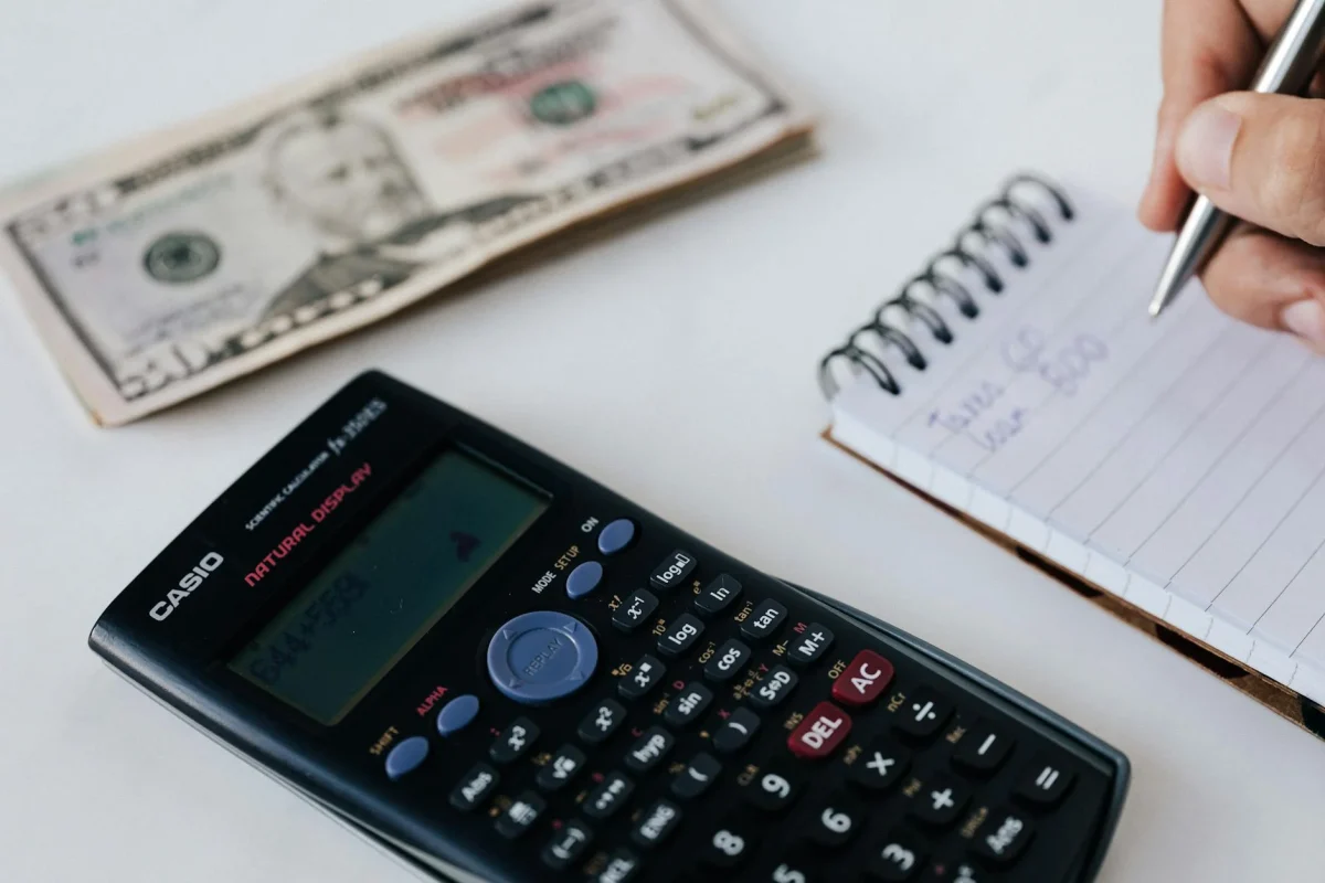 Foto oleh www.kaboompics.com di Pexels Calculator Money