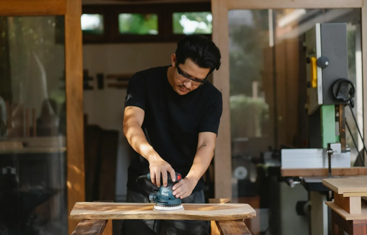Apa Itu Finishing UV Coating Lantai Parket Kayu? 2026 3 Carpenter Sanding Wood Wood Finishing