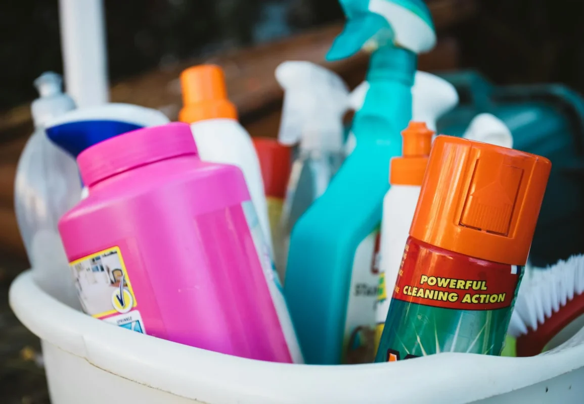 Cara Melepas Lem Parket di Lantai dengan Benar 2026 6 Chemical Cleaner Liquid Bottle