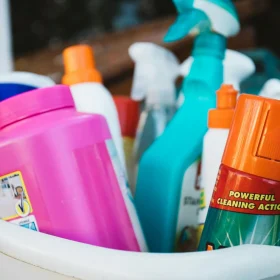 Cara Melepas Lem Parket di Lantai dengan Benar 2026 7 Chemical Cleaner Liquid Bottle