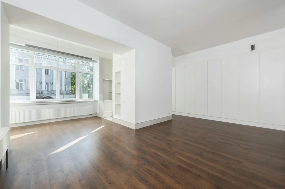 Clean Living Room Shiny Floor