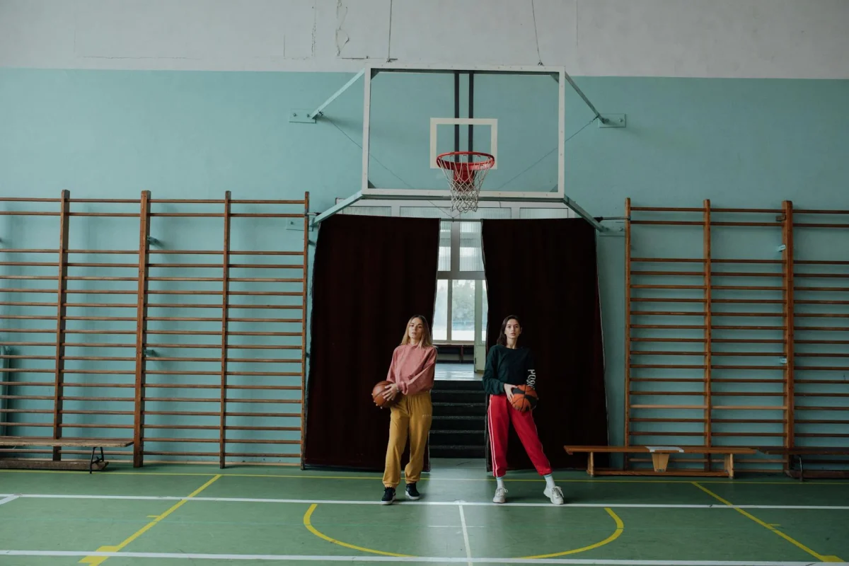 Ukuran Kayu Parket Lapangan Basket Standar FIBA 2026 6 Cleaning Floor Basketball Gym