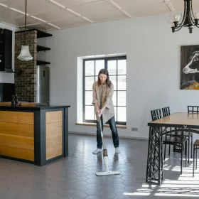 Perbandingan Harga Lantai Parket Kayu dan Vinyl 2026 9 Cleaning Floor Mop