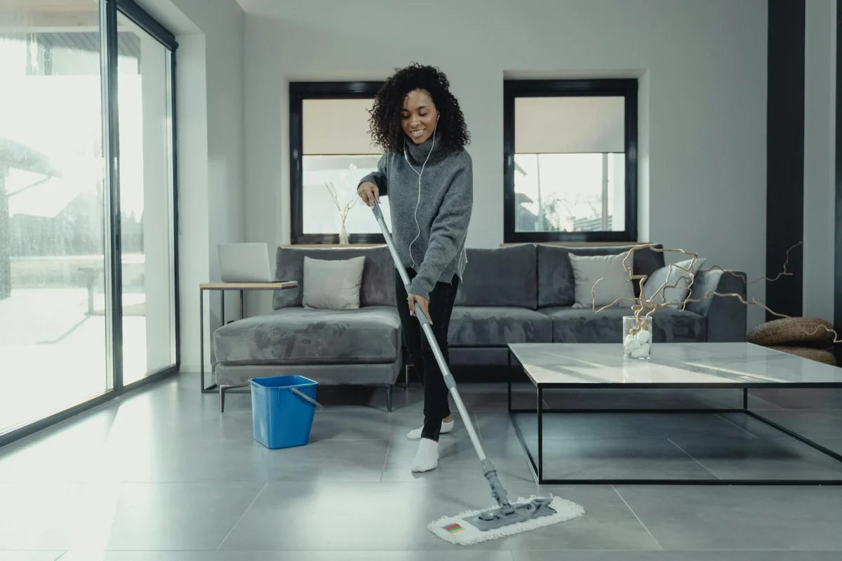 Cara Merawat Lantai Parket Kayu Agar Awet 2026 4 Cleaning Spill Microfiber Mop