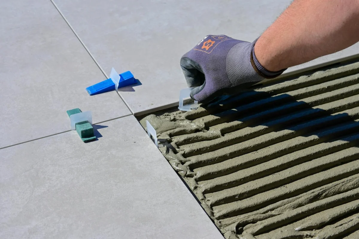 Krisfloor vs Kano: Mana Lantai Kayu Terbaik 2026? 3 Click System Flooring Installation