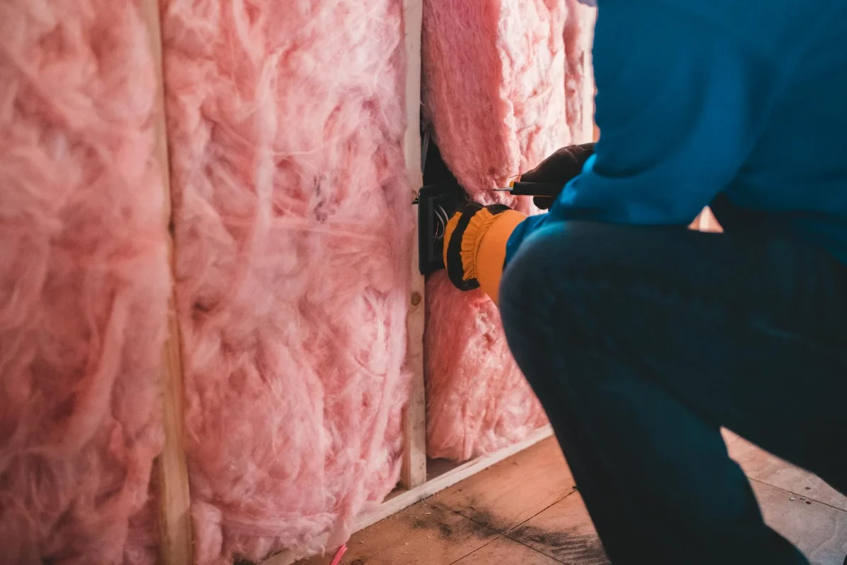 Foto oleh Erik Mclean di Pexels Construction Foam Floor Insulation