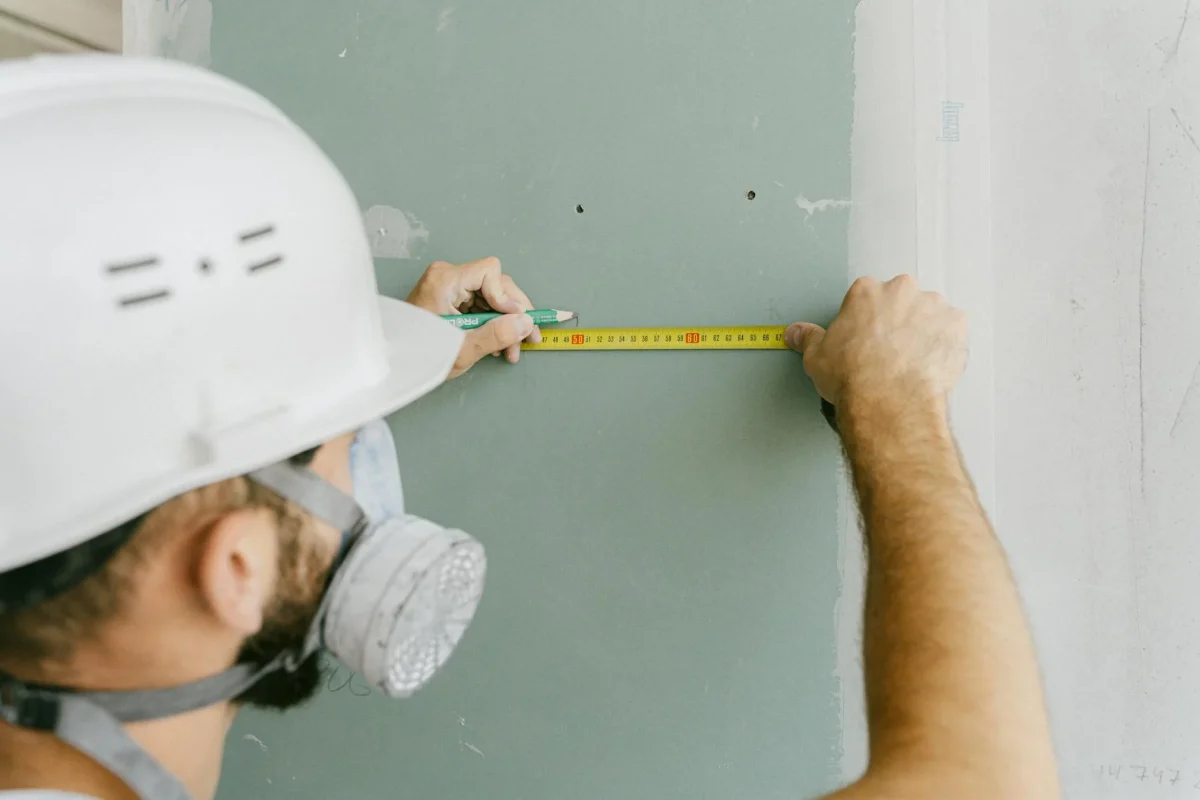 Foto oleh Antoni Shkraba Studio di Pexels Construction Measurement Wooden Floor