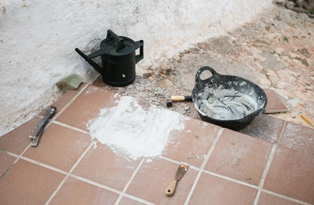 Foto oleh Raymond Petrik di Pexels Construction Mistake Uneven Floor
