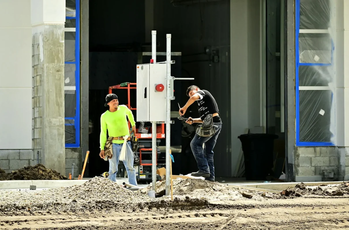 Distributor Lantai Kayu Basket Bandung Terbaik 2026 4 Construction Site Flooring Installation