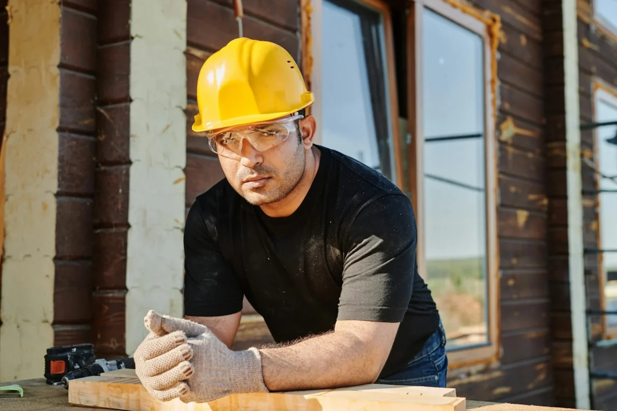 Foto oleh Mikael Blomkvist di Pexels Construction Worker Wood Tools