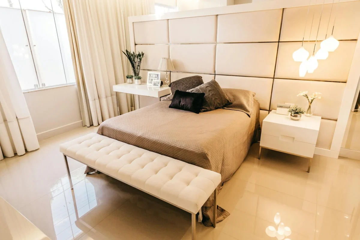 10 Kelebihan Lantai Parket Kayu Jati: Investasi Mewah 2026 3 Cozy Bedroom Home Interior