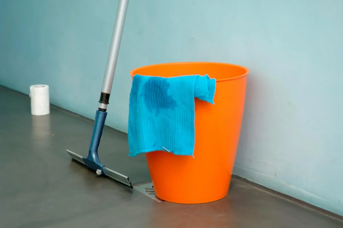 Cara Membersihkan Noda Minyak di Lantai Kayu 2026 6 Damaged Floor Wet Mop
