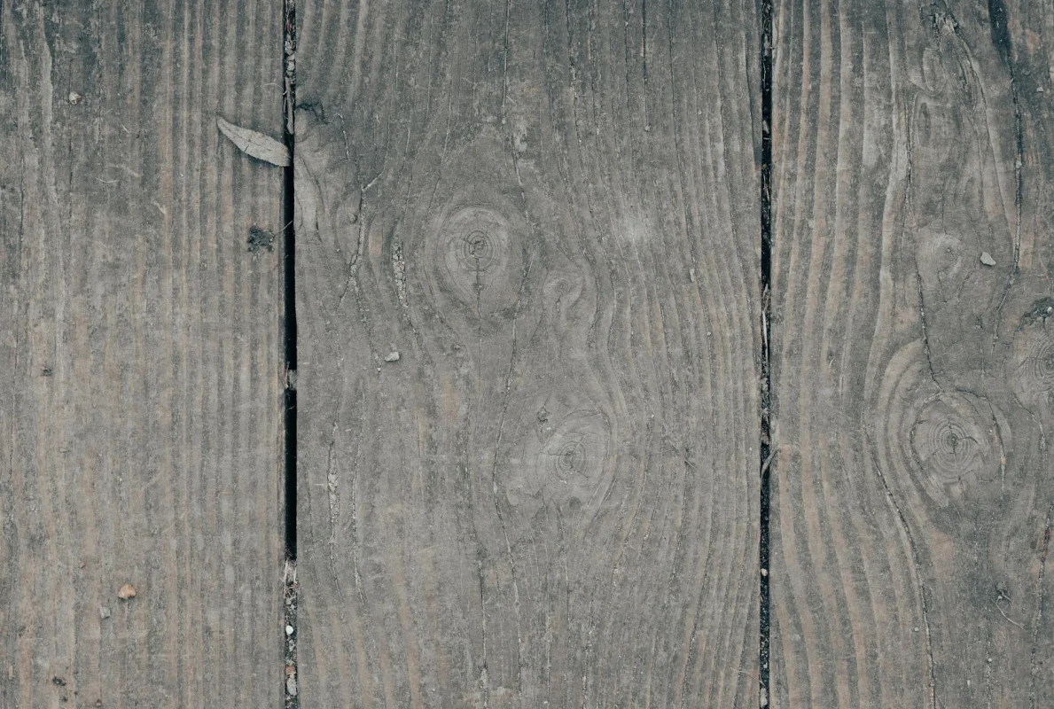 Foto oleh James Frid di Pexels Damaged Floor Wood Flooring Problem