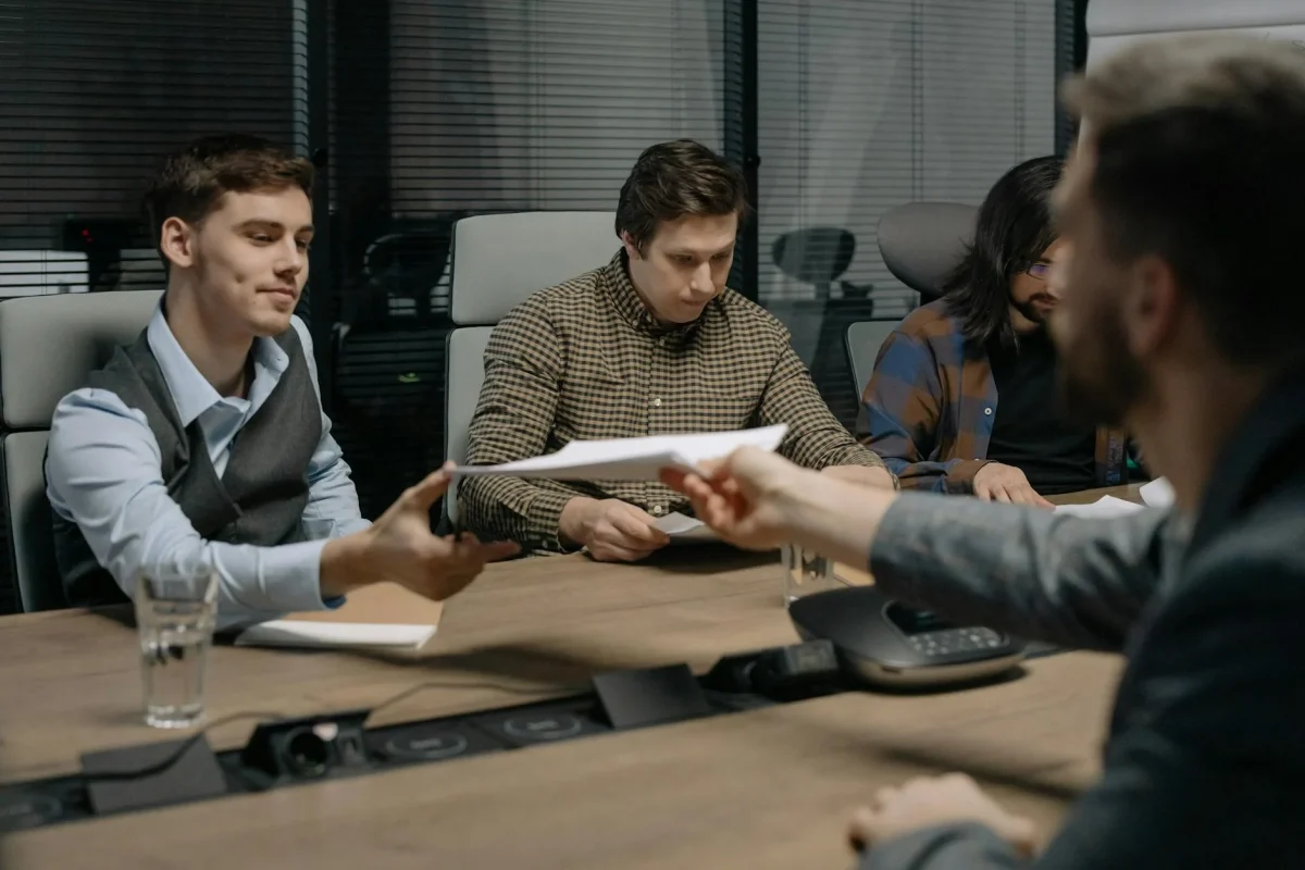 Foto oleh cottonbro studio di Pexels Document Business Meeting