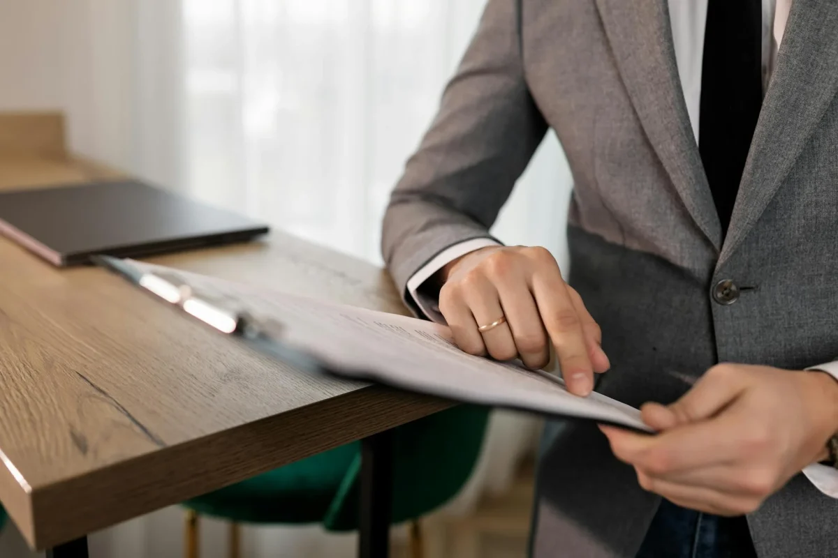 Foto oleh Alena Darmel di Pexels Document Businessman