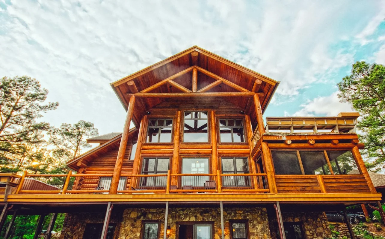 7 Alternatif Lantai Parket Kayu Murah & Berkualitas 2026 6 Engineered Wood Luxury House