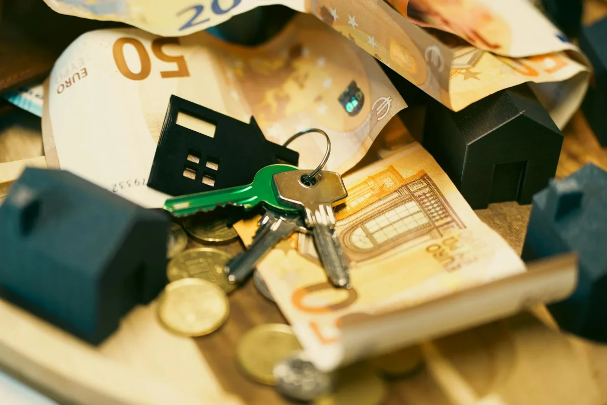 Foto oleh Jakub Zerdzicki di Pexels Financial Planning Real Estate